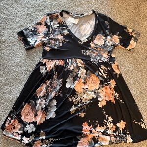 Women’s White Birch Black Floral V-Neck tunic - Peach Rose Print